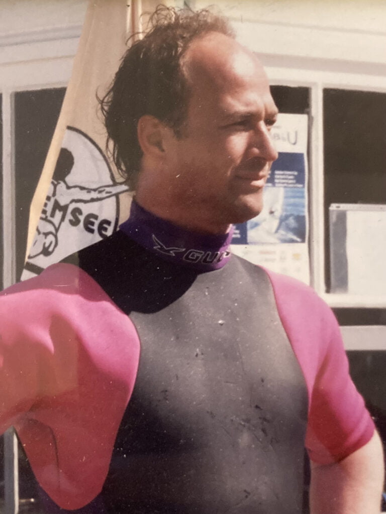 Waldo strand avonturier Ik help jonge mensen met hun doelen. Waldo von Freytag Drabbe. Strand avonturier